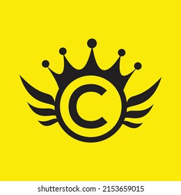 Letra C Logotipo Queen Diseño vector temp logotipo corona Elegante logotipo de oro monograma para regalías,
 tarjeta de visita, Boutique, Hotel, Cafe, Joyería
