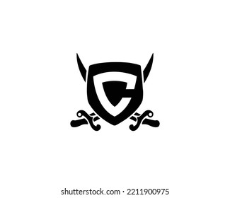 Buchstabe C-Schild-Logo mit zwei durchgehenden Schwertern. Power, Loyalty und Security Creative Vektorgrafik.