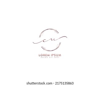 Letra CU logotipo de escritura manual inicial con firma y estilo dibujado a mano.