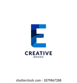 E-Alphabet-Logo auf blauem Papier im modernen und trendigen Design