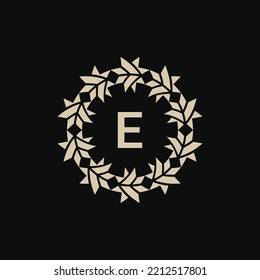 letter E award emblem logo. elegant and modern award circle logo