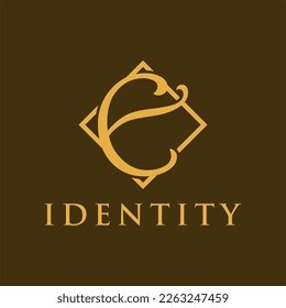 Diseño de logotipo creativo de lujo de letras e doradas