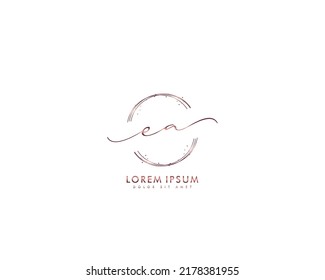 Letra EA Logo de escritura manual inicial con firma y estilo dibujado a mano.