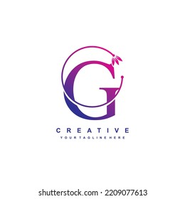 plantilla de logotipo de letra G con colores de gradiente azul y violeta con ornamentos florales y líneas circulares. diseño elegante y lujoso del logotipo G. hermosa letra G vector logotipo. icono G