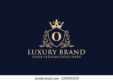 carta Inicial O elegante logotipo de lujoso monograma o plantilla de insignia con rollos y corona real, perfecto para proyectos de marca de lujo

