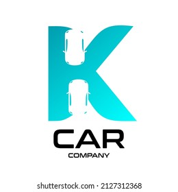 Letra K con el logotipo del vector del coche. Este diseño es moderno y adecuado para viajes y transporte