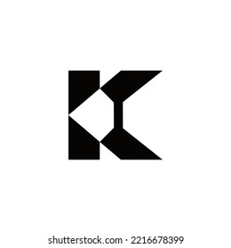 der Buchstabe k mit dem Konzept der Kombination eines Diamantzeichens in der Mitte mit einer kleinen Hommage an negativem Platz, der für den Verkauf im Bereich von Geschäften wie Golddiamantensilber und anderen geeignet ist