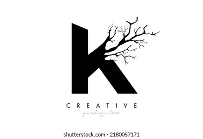Logo de diseño de letras K con rama de árbol creativo. Ilustración vectorial con logotipo de icono de árbol de letras K.