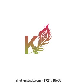 Letra K con icono de plumas ilustración vectorial