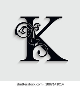 ornamento floral K letra. Logo del vector. Alfabeto monograma. Hermosas letras florales de mayúsculas
