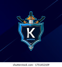 Letra K - Logo inicial E-Sport con decoración de espada, escudo y arma. Perfecto para la marca de los jugadores, el equipo, etc.