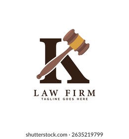 Letra K Law Firm Logo Concept com o Juiz Hammer. Alfabeto K Juiz Gavel