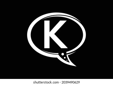 Buchstabe K-Monogramm-Buchstabenalphabet mit einem Blase-Chat-Symbol. Talking, chatten Logo Konzept. Modernes Logo-Design für ein Beratungsunternehmen.