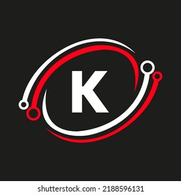 Combinación de logotipos de tecnología de letra K con plantilla de vectores de cable de tecnología