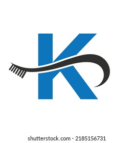 Letra K Con El Concepto De Diseño Del Logo Del Pincel Dental Para Teeth Care