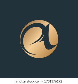 Letra a logo.Icono caligráfico de estilo emblema circular aislado en fondo oscuro. Signo de letras.Alfabeto decorativo de color oro metálico inicial.Característica de escritura elegante, femenina y brillante.