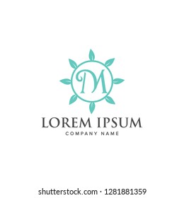 letter M circle logo design template. creative sign. Universal vector icon. leaves, natural, beauty style - Vector