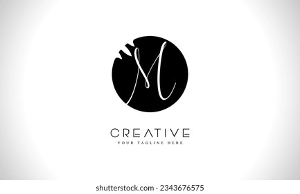 Diseño de logotipo de forma circular de letra M con corte creativo