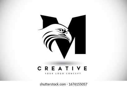 Logo des Buchstaben M Symbol mit Vektorillustration des Creative Eagle Head.