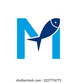 Logotipo de pescado de la letra M, plantilla de vectores de logotipos oceánicos 