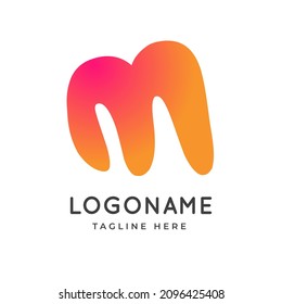 Logotipo divertido de la letra M, idea abstracta del diseño del logo dramático inicial