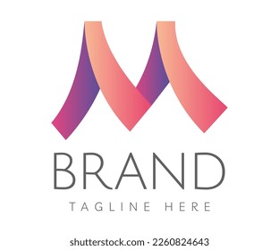 Elementos de la plantilla de diseño de iconos del logotipo M de la letra. Letra inicial M en forma de cinta rosa, estilo de origami plegable de papel. Usable para marca y logotipos de negocios.
