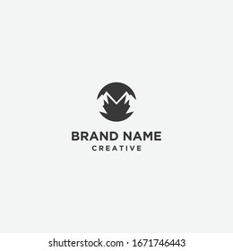 Diseño de plantilla de logotipo de montaña de letra M en ilustración vectorial 