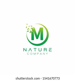 Letra M Vector de diseño de logotipo de hoja natural