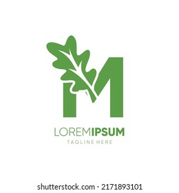 Ilustración de emblema gráfico del vector del logotipo de la hoja de roble M 