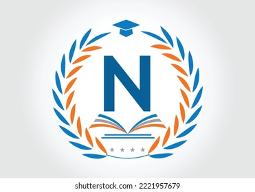 Carta N Con El Concepto Del Libro De Logotipos De Educación. Signo de la carrera de entrenamiento, Universidad, Diseño de la plantilla de vectores con el logotipo de graduación de la Academia.
