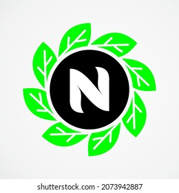 letra n y se le da un círculo y las hojas verdes son de color verde y negro