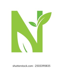 Plantilla de diseño del logotipo de la naturaleza de la hoja de la letra N sobre fondo blanco
