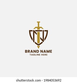 Letra N y espada sobre el logotipo inicial del monograma Escudo en fondo blanco