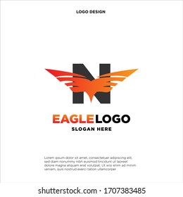 Buchstabe N mit Flügeln. Vorlage für Logo, Etikett, Emblem, Zeichen, Stempel. Vektorillustration.