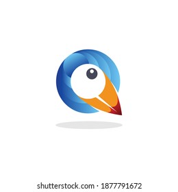 Letter Q the beak's head in gradient color. initial logo vector template.