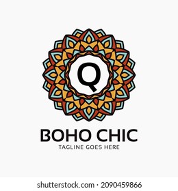letra Q boho elegante decoración redonda color vintala mandala elemento de diseño del logotipo del vector