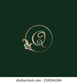 Letter Q Decorative Alphabet Logo isolated on green Background. Luxury gold ring Initial Logo Design Template. Elegant Curl Floral Logo Concept. EPS 10 File Project