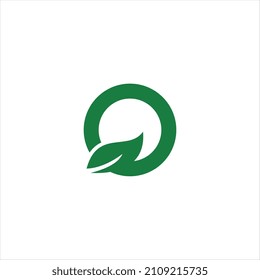 Letter Q eco leaves icon design template in vector format, combining nature-inspired elements with modern style—perfect for eco-friendly brands, organic products, sustainability, and green business lo