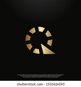 Letter Q gold Logo icon monogram design. Vector graphic design template element. black background. eps10