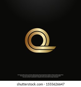 Letter Q gold Logo icon monogram design. Vector graphic design template element. black background. eps10