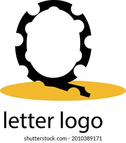 Buchstabe Q-Logo mit geschnitzten Mustern, modernes Design auf weißem Hintergrund