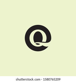 Letter Q logo with circle 