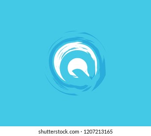 Letter Q Rounded Grunge Splash Element Logo Design