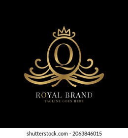 letra Q diseño del logotipo del vector de cresta real para marca vintage y cuidado de belleza inicial