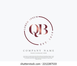 Letra QB Logo de escritura manual inicial con firma y estilo dibujado a mano.