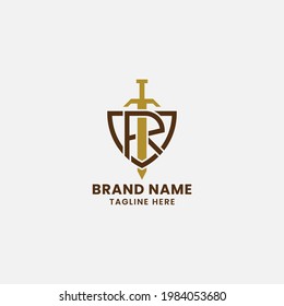 Letra R y espada sobre el logotipo inicial del monograma Escudo en fondo blanco
