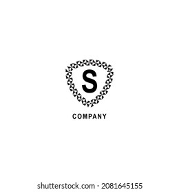 Plantilla de diseño del logotipo alfabético de la letra S. Ilustración de la señal de la protección geométrica. Concepto del logo de la compañía de seguros aislado en el fondo blanco.
