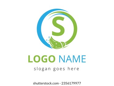 Concepto De Diseño Del Logotipo Del Servicio De Limpieza De La Letra S Con Símbolo De Cepillo Limpio. Símbolo del logotipo de la empresa de limpieza