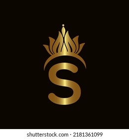 Logo De La Carta S. Logo de la corona en el diseño de la plantilla de vectores de la letra S.