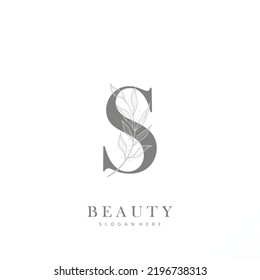 diseño del logotipo floral del logotipo de la letra S. logotipo para mujeres salón de belleza masaje cosmético o marca de spa